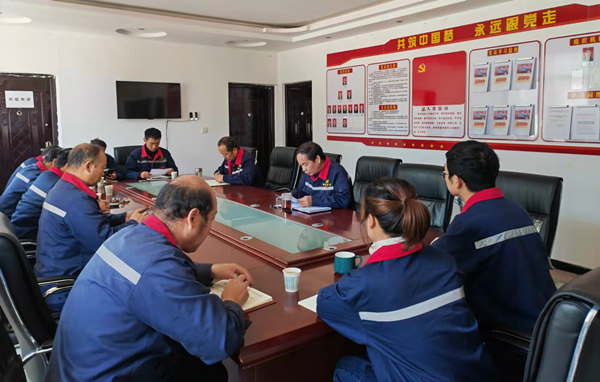 鼎豐礦業(yè)公司黨支部集中學習_副本.jpg